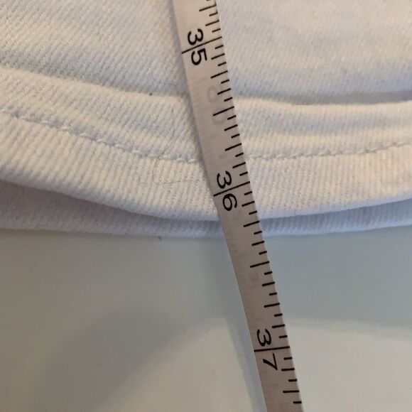 𝅺KUT from the Kloth white denim. Mid rise. Five pockets. - Picture 11 of 11